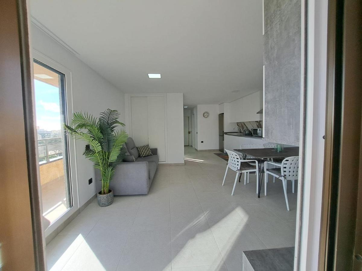 Newly Reformed 2 Bedroom Apartment In The Center Of Los Cristianos Los Cristianos  Exterior foto
